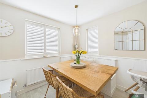 undefined, Eames Way, Forge Wood RH10