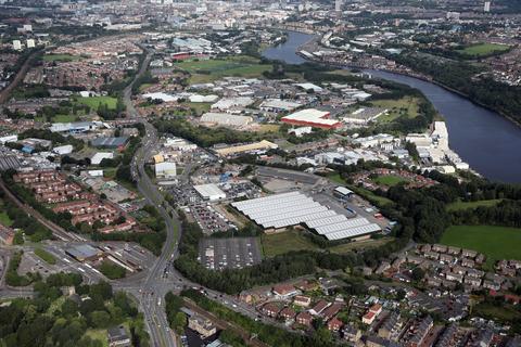 Distribution warehouse to rent, Abbotsford Rd Gateshead NE10 0EX
