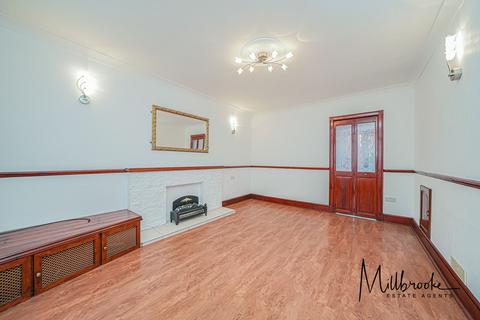 2 bedroom semi-detached house to rent, Barnside Avenue, Worsley, M28