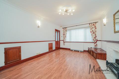 2 bedroom semi-detached house to rent, Barnside Avenue, Worsley, M28