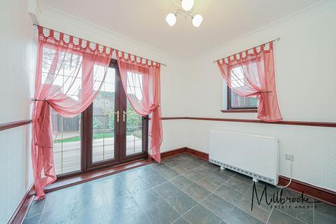 2 bedroom semi-detached house to rent, Barnside Avenue, Worsley, M28