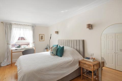 3 bedroom flat for sale, Wrights Lane, London W8