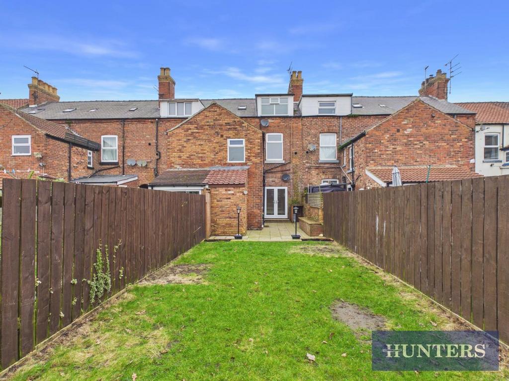 CAM02804 G0-PR0425-STILL023.jpg