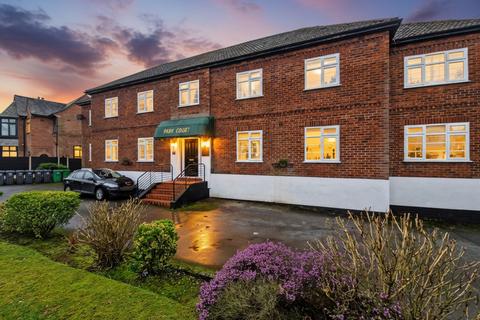 2 bedroom flat to rent, Park Road, Prestwich, M25