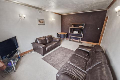 2 bedroom flat to rent, Park Road, Prestwich, M25