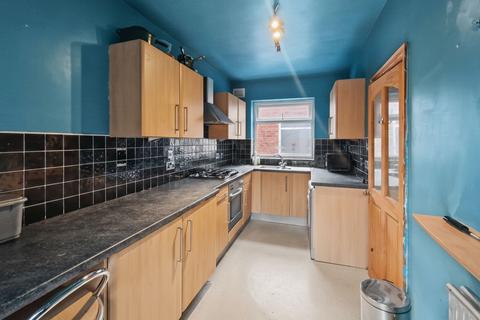 2 bedroom flat to rent, Park Road, Prestwich, M25