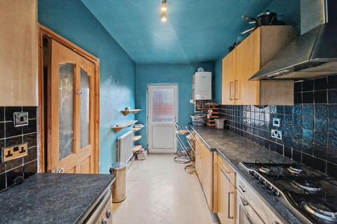 2 bedroom flat to rent, Park Road, Prestwich, M25