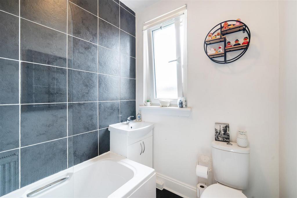 Bathroom1.jpg