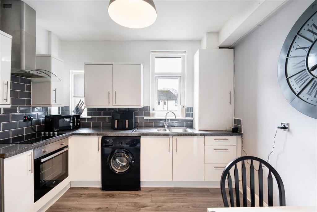 Kitchen2.jpg