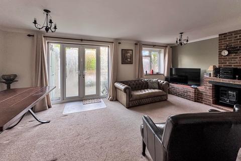 3 bedroom end of terrace house for sale, Marsh Close, Bordon, Hampshire, GU35