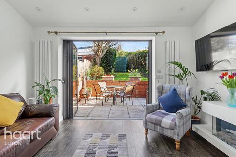 4 bedroom semi-detached house for sale, Tenzing Grove, Luton