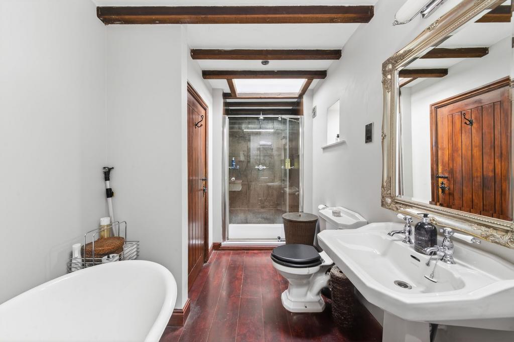 Bedroom one en suite bathroom