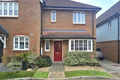 3 bedroom house to rent, Lancaster Drive Hawkinge