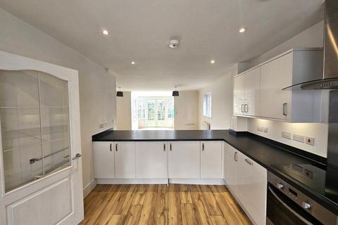 3 bedroom house to rent, Lancaster Drive Hawkinge