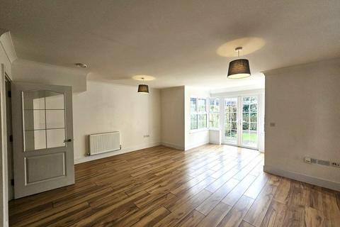 3 bedroom house to rent, Lancaster Drive Hawkinge