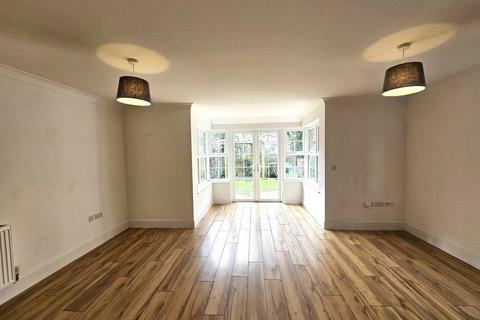 3 bedroom house to rent, Lancaster Drive Hawkinge