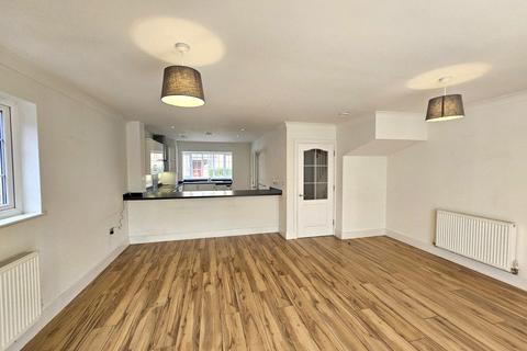 3 bedroom house to rent, Lancaster Drive Hawkinge