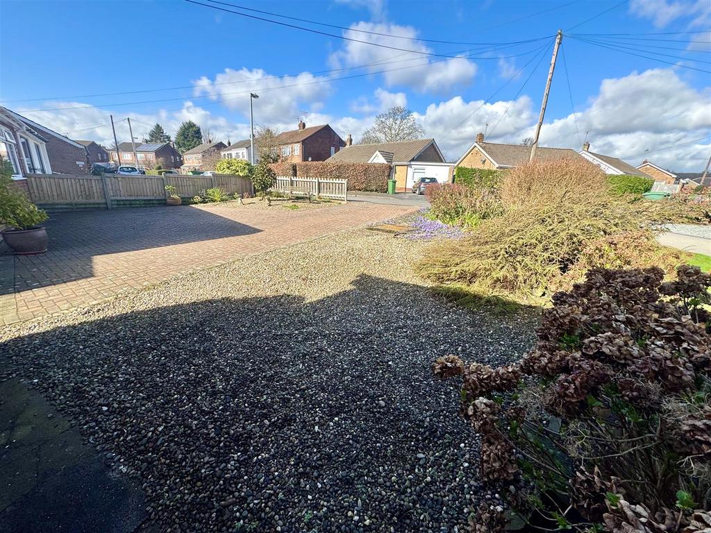 20 Queensbury Way a.jpg