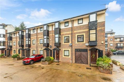 3 bedroom terraced house to rent, Barnfield Place, London, E14
