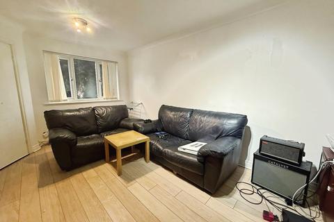 2 bedroom house to rent, Plattbrook Close, Manchester, Greater Manchester, M14