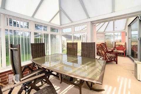 3 bedroom bungalow for sale, Pineholt Close | Ringwood | BH24