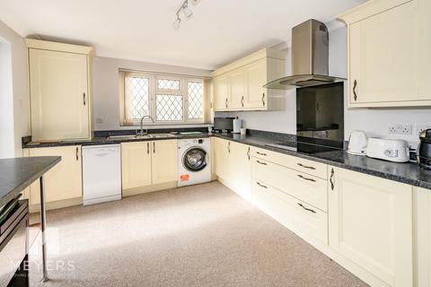 3 bedroom bungalow for sale, Pineholt Close | Ringwood | BH24