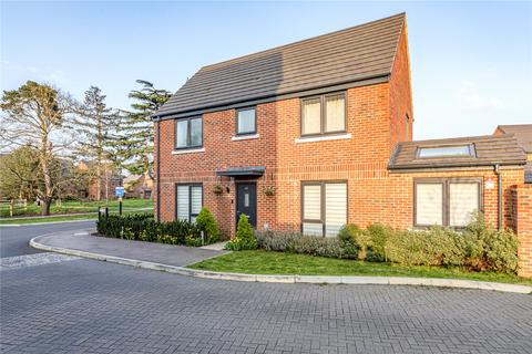 3 bedroom detached house for sale - Botleys Road, Chertsey KT16