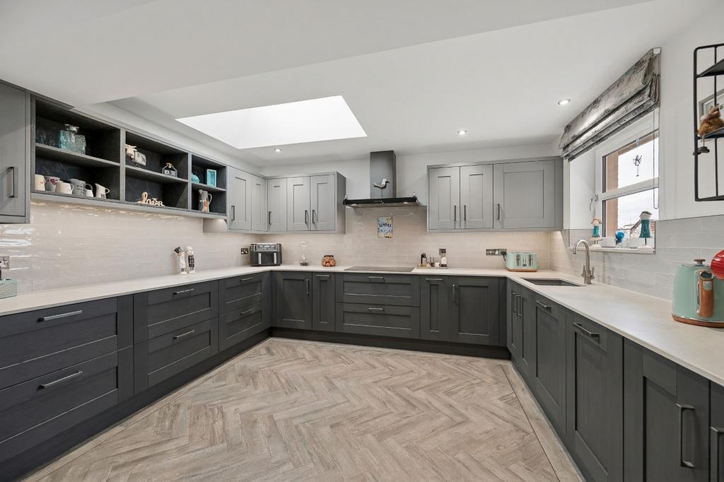 Kitchen/ Dining Area