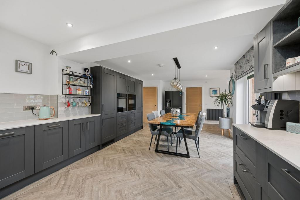 Kitchen/ Dining Area
