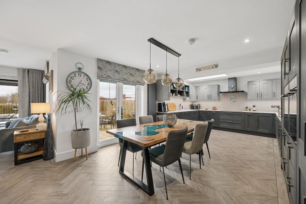 Kitchen/ Dining Area