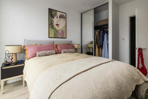 3 bedroom apartment to rent, at Momento Hayes, 4, Masonry Place UB3