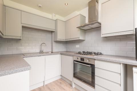 2 bedroom flat for sale, Hillside Court, Leeds LS7