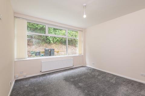 2 bedroom flat for sale, Hillside Court, Leeds LS7