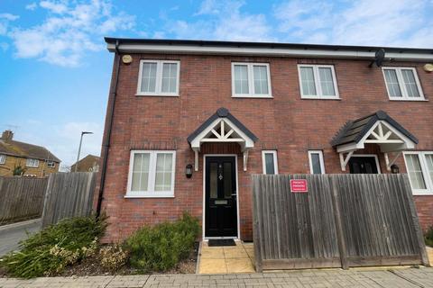 3 bedroom terraced house to rent, East Hall Close, Sittingbourne ME10