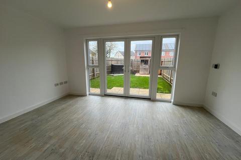 3 bedroom terraced house to rent, East Hall Close, Sittingbourne ME10