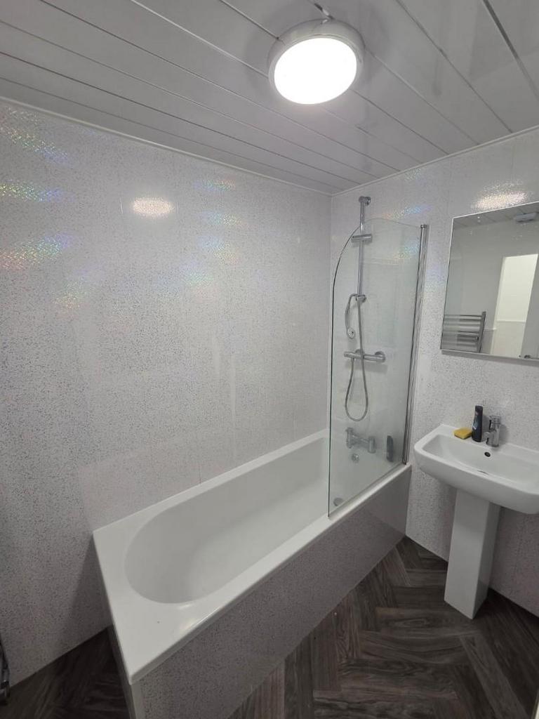 Bathroom 1.jpeg