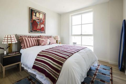 3 bedroom apartment to rent, at Momento Hayes, 4, Masonry Place UB3