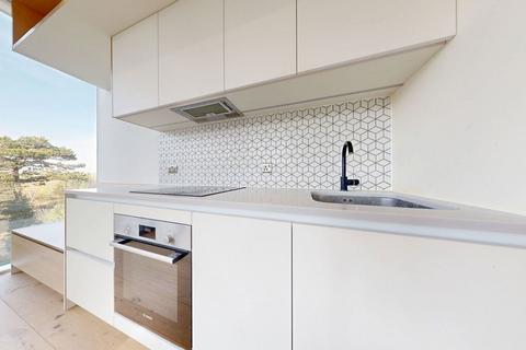 2 bedroom apartment to rent, Great West Road, London TW8