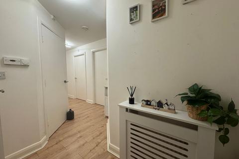 2 bedroom flat for sale, Feversham Close, Manchester M30