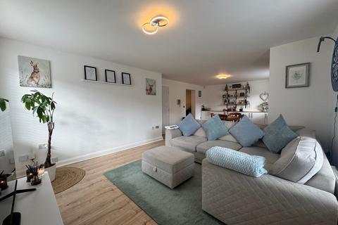 2 bedroom flat for sale, Feversham Close, Manchester M30