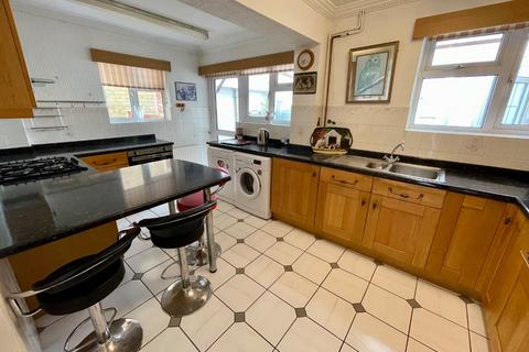 3 bedroom semi-detached house for sale, Hemingford Drive, Luton, Bedfordshire, LU2 7BA