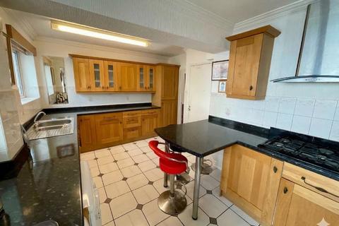 3 bedroom semi-detached house for sale, Hemingford Drive, Luton, Bedfordshire, LU2 7BA