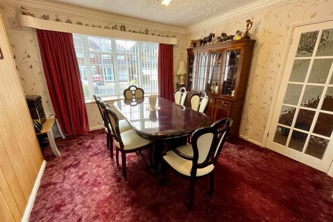 3 bedroom semi-detached house for sale, Hemingford Drive, Luton, Bedfordshire, LU2 7BA