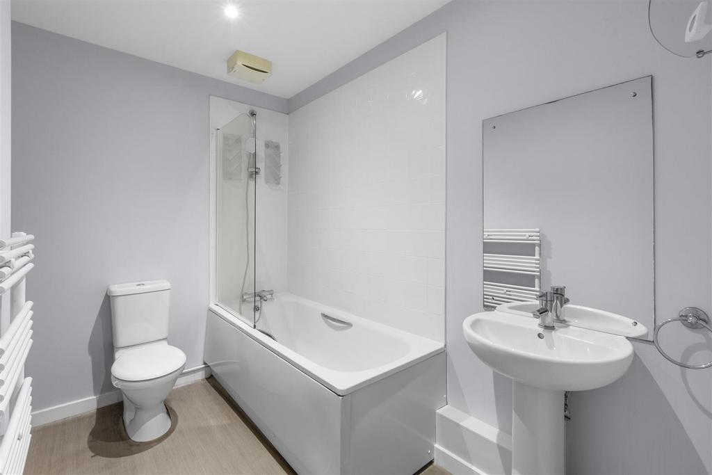 Flat 21, Guildmaster Court, Desborough Rd, HP11 2 R