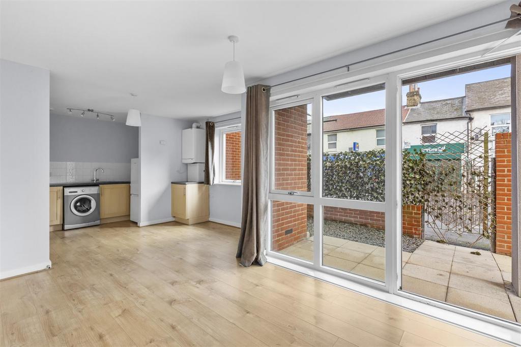 Flat 21, Guildmaster Court, Desborough Rd, HP11 2 R