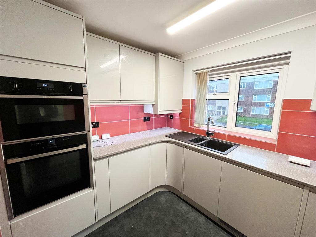 Kitchen 2.jpg