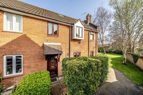 Jonquil Gardens, Hampton TW12