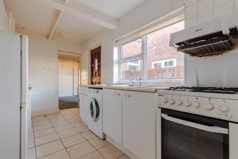 2 bedroom terraced house for sale, Cemetery Road, Scunthorpe