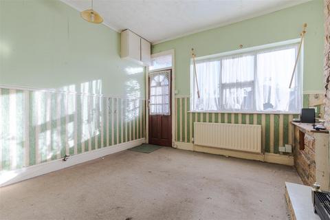 2 bedroom terraced house for sale, Cemetery Road, Scunthorpe