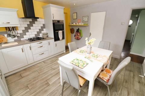 4 bedroom semi-detached house for sale, Park Avenue, Rushden NN10